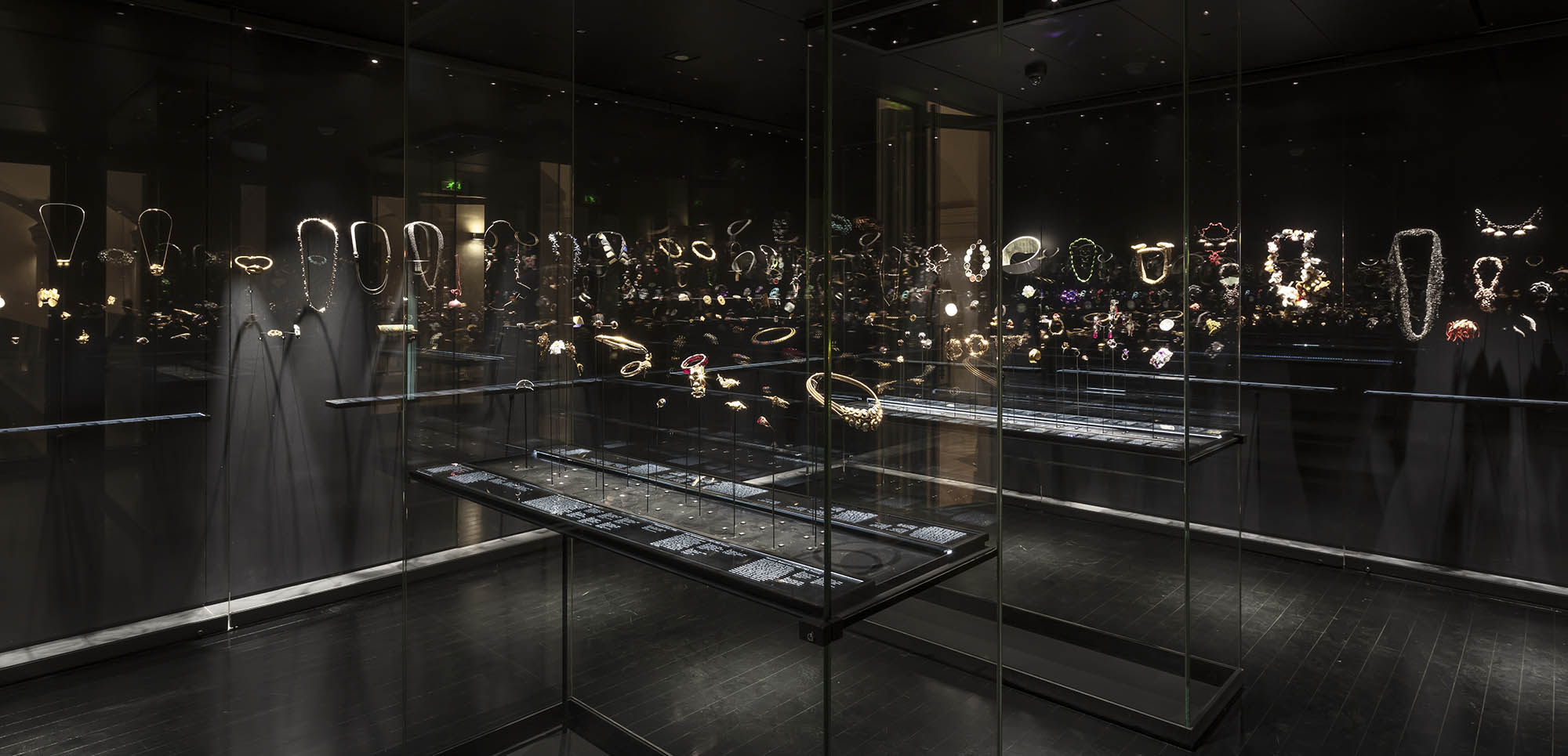 Nine Centuries of Exceptional Parisian Jewellery, Jewelry