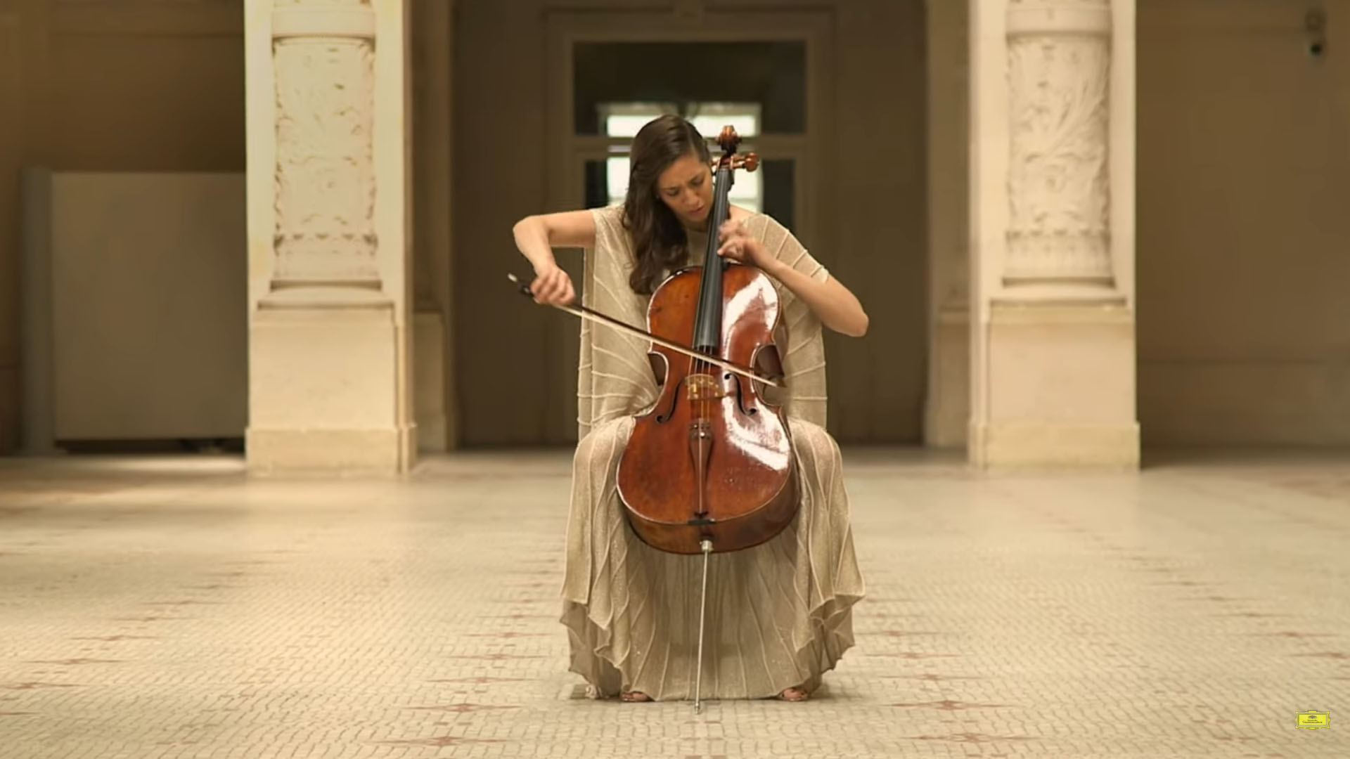La violoncelliste Camille Thomas au Musée des Arts Décoratifs